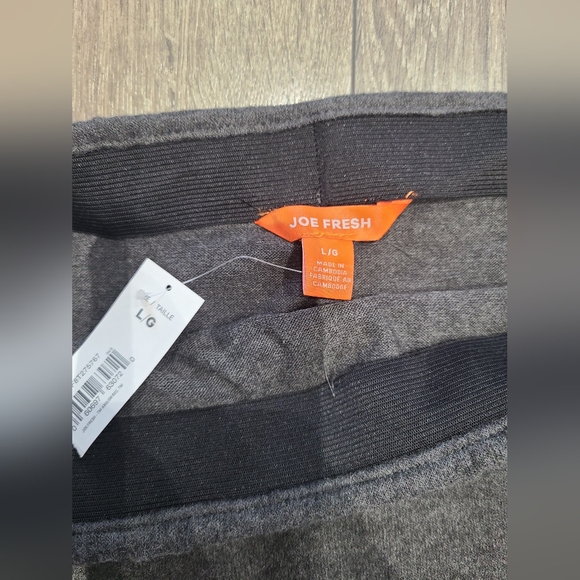 From Joe Fresh. Asymmetrical Midi skirt. SIZE Large. NEVER BEEN WORN. Tags on. - Picture 3 of 4